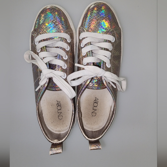 Abound 1.5" Platform Holographic Snake Skin Print Size 6.5 - Picture 2 of 7